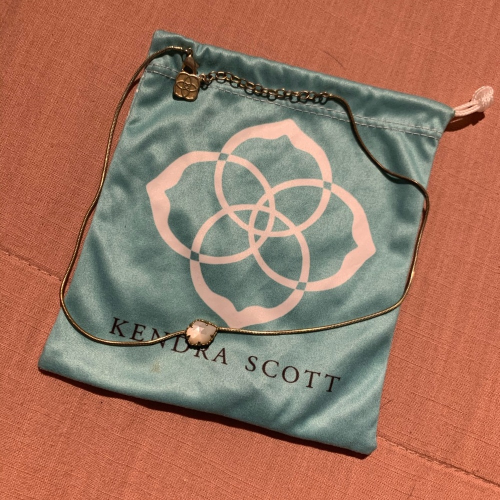 Authentic Kendra Scott “Tess” necklace!